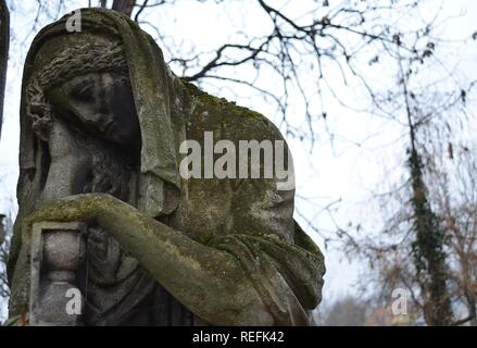 Vecchio Cimitero in autunno Foto Stock