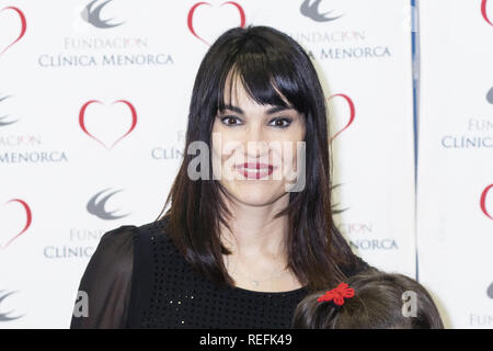 Irene Villa dà giocattoli per bambini disabili dalla Fondazione anche bambini e dalla Croce Rossa spagnola con: Irene Villa Dove: Madrid, Spagna Quando: 21 Dic 2018 Credit: Oscar Gonzalez/WENN.com Foto Stock