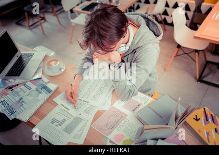 La preparazione degli studenti per gli importanti test di lingua Foto Stock