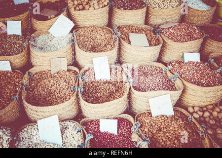 Spezie sulla tradizionale strada del mercato. Medina di Sousse. Città medievale. La Tunisia Foto Stock