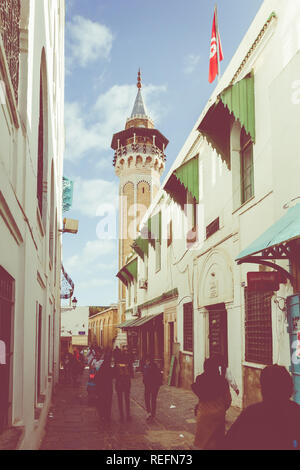 Tunisi, Tunisia - Dicembre 10, 2018: Minareto nella medina di Tunisi. Foto Stock