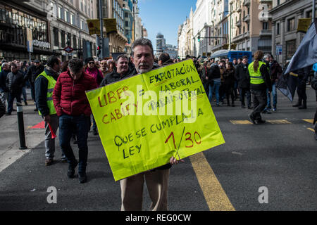 Madrid, Spagna. Il 21 gennaio, 2019. I tassisti che protestavano contro i servizi di trasporto come Uber Cabify e chiede un regolamento nel corso di una giornata di sciopero. Credito: Marcos del Mazo/Alamy Live News Foto Stock