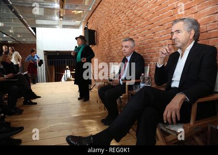 Il filosofo francese e attivista Bernard Henry Levy presenta la mostra alla ricerca per l'Europa, che andrà in scena al Teatro Parenti e in tutte le principali città del continente vicino alle elezioni europee con lo scopo di scuotere e risvegliare il pro-spirito europeo per arginare il populismo e nazionalismi. Nella foto di Bernard Henry Levy ( Credit: Indipendente Photo Agency Srl/Alamy Live News Foto Stock