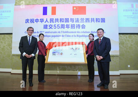 (190121) -- PECHINO, Gennaio 21, 2019 (Xinhua) -- Chen Zhu (1R), vice presidente del Congresso nazionale del popolo (ANP) Comitato permanente, partecipa a un ricevimento per celebrare il cinquantacinquesimo anniversario dello stabilimento di relazioni diplomatiche tra la Cina e la Francia a Pechino Capitale della Cina, a gennaio 21, 2019. (Xinhua/Zhang Ling) Foto Stock