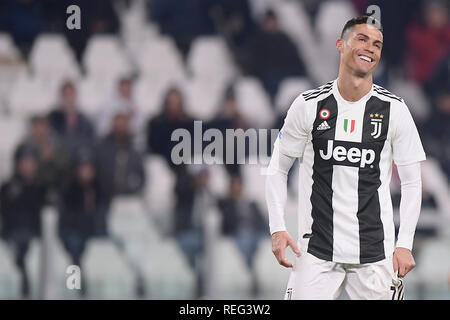 Torino, Italia. Il 21 gennaio 2019. Foto LaPresse - Fabio Ferrari 21 Gennaio 2019 Torino, Italia Sport Calcio Juventus FC vs Chievo Verona - Campionato di calcio di Serie A TIM 2018/2019 - Allianz Stadium. Nella foto:Cristiano Ronaldo (Juventus F.C.); Foto LaPresse - Fabio Ferrari 21 gennaio 2018 torino, Italia sport soccer Juventus FC vs Chievo Verona - Italian Football Championship League A TIM 2018/2019 - Allianz Stadium. Nel pic:Cristiano Ronaldo (Juventus F.C.); il credito: LaPresse/Alamy Live News Foto Stock