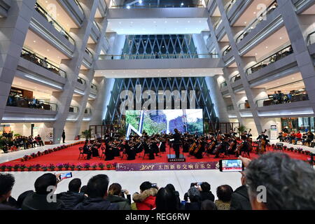 Taiyuan cinese nella provincia di Shanxi. Xxi gen, 2019. Un concerto è dato dalla Shanxi Symphony Orchestra a Taiyuan biblioteca di Taiyuan, capitale del nord della Cina nella provincia dello Shanxi, Gennaio 21, 2019. Credito: Cao Yang/Xinhua/Alamy Live News Foto Stock