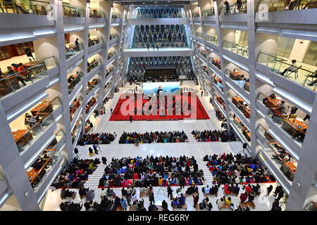 Taiyuan cinese nella provincia di Shanxi. Xxi gen, 2019. Un concerto è dato dalla Shanxi Symphony Orchestra a Taiyuan biblioteca di Taiyuan, capitale del nord della Cina nella provincia dello Shanxi, Gennaio 21, 2019. Credito: Cao Yang/Xinhua/Alamy Live News Foto Stock