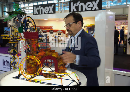 Londra, Regno Unito. Il 22 gennaio, 2019. K'nex stand al Toyfair che ha aperto a Olympia a Kensington, Londra e apre giornalmente fino al 24 gennaio 2019. La Toy Fair è il più grande del Regno Unito, giocattolo dedicato, gioco e hobby trade show che si tiene ogni anno. L'industria dei giocattoli vetrina accoglie più di 270 aziende espositrici migliaia di prodotti ai visitatori compresi i dettaglianti, buyer, i media e il settore più ampio. Credito: Keith Larby/Alamy Live News Foto Stock