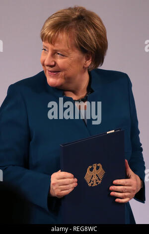 Aachen, Germania. Il 22 gennaio, 2019. Il cancelliere Angela Merkel (CDU), dopo la firma del trattato durante la cerimonia della firma della nuova amicizia franco-tedesca trattato nell'incoronazione hall del municipio. Il cosiddetto Trattato di Aquisgrana segue dal Élysee trattato di amicizia firmato da Adenauer e de Gaulle nel 1963. Credito: Oliver Berg/dpa/Alamy Live News Foto Stock
