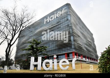 Pechino, Cina. 6 dicembre, 2018. Foto scattata il 6 dicembre 2018 mostra l'edificio dell'ufficio del consiglio di amministrazione del gruppo Toshiba Corporation, della Cina di elettronica di consumo ed elettrodomestici gigante, a Qingdao, una città costiera della Cina orientale della provincia di Shandong. Credito: Li Ziheng/Xinhua/Alamy Live News Foto Stock