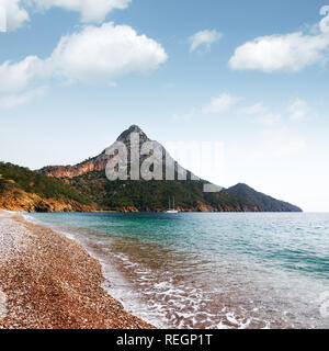 Incredibile paesaggio marino del Mediterraneo in Adrasan, Turchia. Fotografia di paesaggi Foto Stock