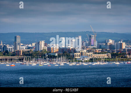 Vista sulla baia di Cardiff Cardiff Galles Wales Foto Stock