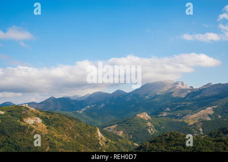 Paesaggio di montagna. Fuentes Carrionas y Fuente Cobre Riserva Naturale, provincia di Palencia, Castilla Leon, Spagna. Foto Stock