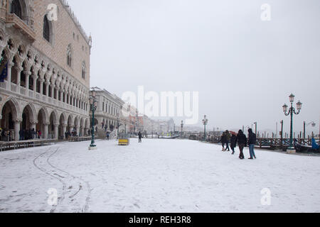 Nevicava a Venezia, Palazzo Ducale, la Riva degli Schiavoni, Piazza San Marco, Venezia, Italia Foto Stock