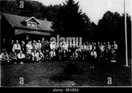 . Combinati relazione biennale per il periodo che termina il 1942/1946. In Pennsylvania Commissione di pesce; Pesca; cultura di pesce. 1. ( I. Warden Force Protection Service Il servizio di protezione della scheda è stato fortemente perturbato assortiti"; negli ultimi anni come nianv dei nostri uomini iscritti le forze armate-era impossilile per sostituire questi uomini come quelli entro la fascia di età per gli ufficiali sono stati soggetti a chiamata militare. Allo scoppio della guerra quando tanti uomini hanno offerto la loro serv- CIEM, la scheda disposte nuovamente le divisioni e i distretti con il pensiero di rendere servizio a tutte le comunità. Da re-allocat Foto Stock