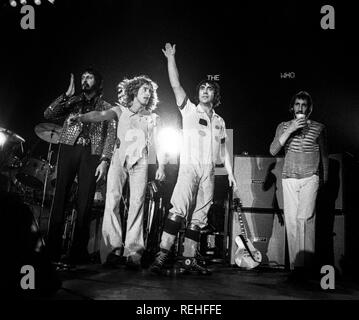 ROTTERDAM, Paesi Bassi - 27 ottobre: il che eseguono dal vivo sul palco di Ahoy Rotterdam Paesi Bassi il 27 ottobre 1975 L-R Roger Daltrey, Pete Townshend, Keith Moon (foto di Gijsbert Hanekroot) Foto Stock