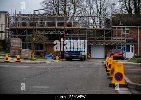 The Salisbury home di Sergei Skripal che fu avvelenato da agenti russi nel marzo 2018. Il lavoro di bonifica per rimuovere eventuali tracce di agente nervino. Foto Stock