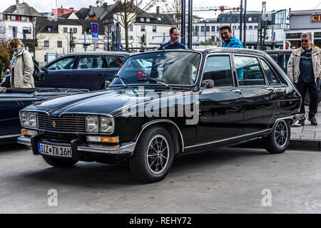 In Germania, il Limburgo - APR 2017: nero RENAULT 16 1965 in Limburg an der Lahn in Hesse, Germania Foto Stock