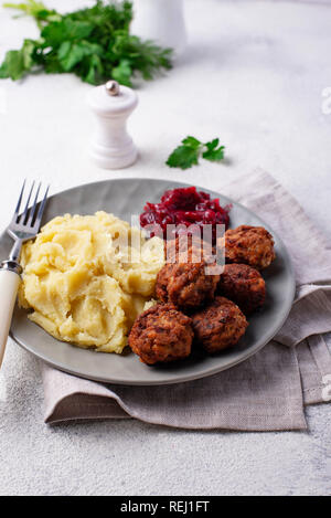 Polpette svedesi con purea di patate Foto Stock