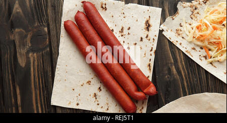 La salsiccia e il cavolo per fare in casa shawarma. fast food Foto Stock