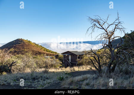 Casa sopra le nuvole sul Mauna Kea Foto Stock