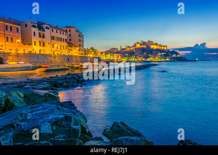 Vista del Porto Maurizio sulla Riviera Italiana nella provincia di Imperia Liguria, Italia Foto Stock