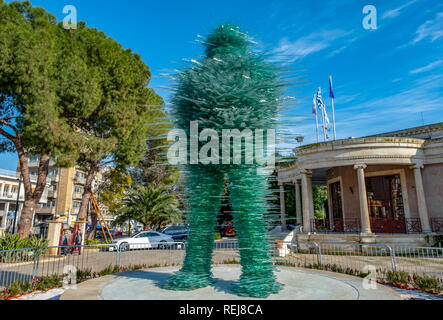 " Il Poeta " una scultura di vetro da artista greco Costas Varotsos che è situato vicino al Piazza Eleftheria nel centro di Nicosia. Foto Stock