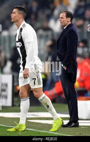 Cristiano Ronaldo e Massimiliano Allegri della Juventus durante la Serie 2018/2019 una partita di calcio tra Juventus e Chievo Verona a stadi di Allianz Foto Stock