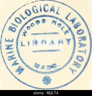 . Colchicine in agricoltura, medicina, biologia e chimica. Colchicine; colchicina. Prefazione. aien un botanico americano e un patologo belga di collaborare nella stesura di un libro, gli ostacoli per essere incontrati sono necessariamente numerosi, e questo è vero per il presente lavoro anche se il soggetto è limitato alla sola sostanza, colchicina. La nostra collaborazione ha richiesto viaggi intercontinentali, ore trascorse insieme nel discutere fatti da materiali vegetali e animali, scienze innumerevoli giorni assemblare una vasta bibliografia. Infine, il nostro progetto di cooperazione ha reso necessario per superare b Foto Stock