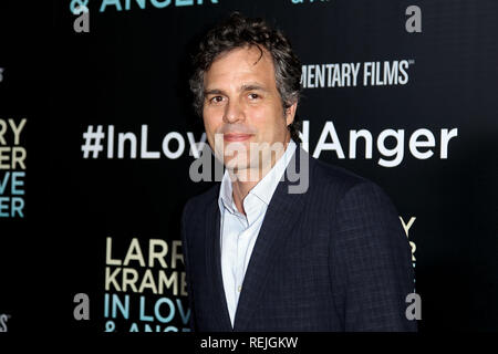 NEW YORK, NY - 01 giugno: Mark Ruffalo assiste il "Larry Kramer In amore e rabbia" New York Premiere al Time Warner Center su Giugno 1, 2015 in New York City. (Foto di Steve Mack/S.D. Mack foto) Foto Stock