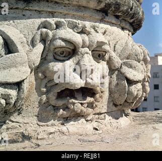 Mascheroni - DETALLE DE UNO DE LOS FLORONES DE LA PORTADA PRINCIPAL DE LA CATEDRAL DE ALMERIA - SIGLO XVI. Posizione: Catedral de Nuestra Señora de la Encarnación. Almería. Spagna. Foto Stock