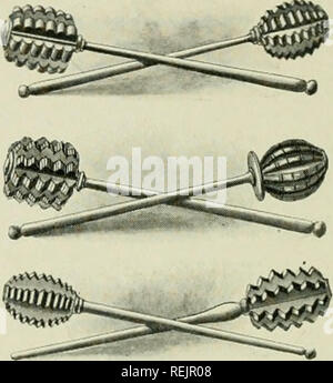 . Cacao e cioccolato, una breve storia della loro produzione e uso. Cacao; cioccolato; cbk. 24 CACAO A.VI) cioccolato. che sarà quasi liquido, e trasformato in compresse, oppure senza un cucchiaio messi in scatole e quando è freddo sarà difficile. " Quelli che rendono in compresse mettere un cucchiaio di impasto su un pezzo di carta (gli indiani metterlo su la foglia di un albero plaintain), dove, essendo messo in ombra (per il sole si fonde e si dissolve), cresce il disco ; e quindi piegando la carta o foglia, il tablet fals off a motivo dell'fatnesse della pasta. Ma se è messo in un^ Foto Stock