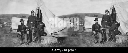 Il colonnello John S. Crocker, Lt. Il colonnello Benjamin C. Butler e aiutante di 93New York volontari, battaglia di Antietam, scheda Stereo, Alexander Gardner, Settembre 1862 Foto Stock