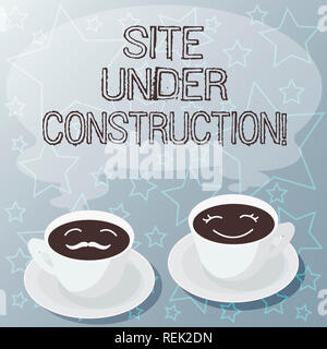 La grafia la scrittura di testo Sito in costruzione. Concetto significato implica qualcosa è stato costruito per la prima volta imposta della tazza Piattino per la sua e H Foto Stock