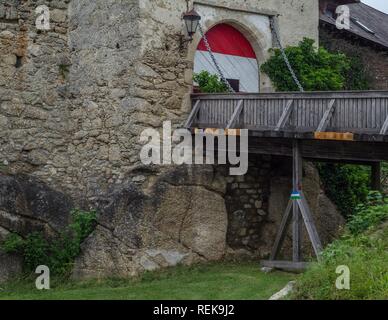 Il ponte levatoio ingresso al castello di Bad Kreuzen, Austria. Foto Stock