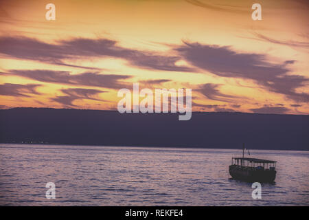 Alba sul mare di Galilea. Bellissimo Mare di Galilea al mattino. Tempo prima del sorgere del sole Foto Stock