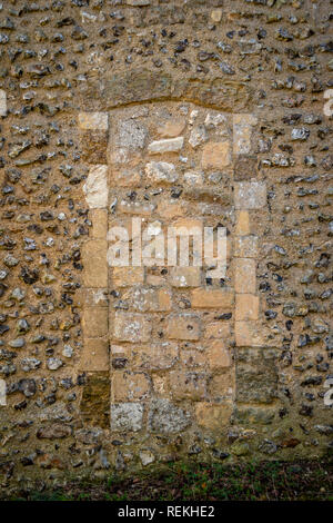 Coombes chiesa di origine sassone con affreschi medioevali nella valle Adur, West Sussex, Regno Unito Foto Stock