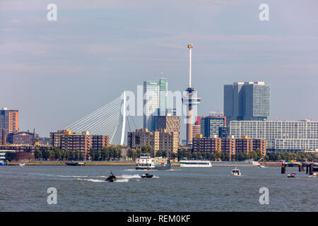 I Paesi Bassi, Rotterdam, porto di Rotterdam, Porto. Skyline. Foto Stock