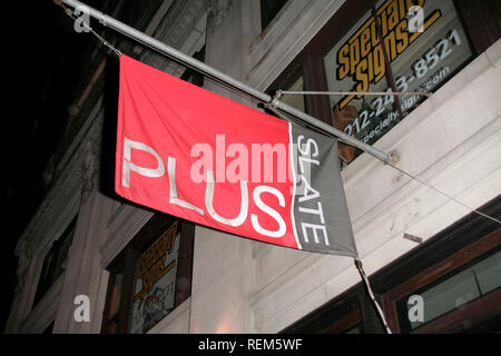 New York, NY - aprile 16: (esterno) presso gli atleti per carità arte per mostre, asta silente & celebrazione di compleanno per Jay Galvin in ardesia il lunedì, Foto Stock