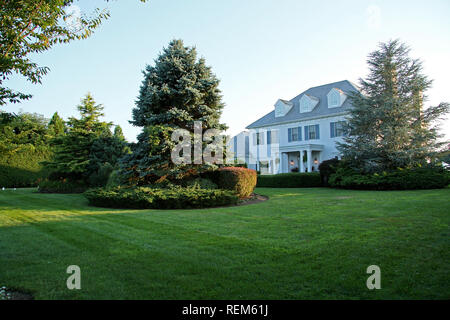 Southampton, NY - 01 agosto: (esterno) a una cena intima ospitato da Hampton rivista Haley & Jason Binn e Debra Halpert lungo con Sara Herber Foto Stock