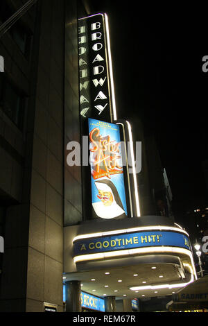 New York, NY - 08 giugno: (esterno) all'arrivo di Joan Rivers a "sorella atto " su Broadway in Broadway Theatre Mercoledì, Giugno 8, 2011 in New Yor Foto Stock