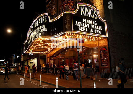 New York, NY - 15 settembre: (esterno) alla ricerca di Ashley Stewart premiere al Kings Theatre Sabato, 15 settembre 2018 a New York, NY. Foto Stock