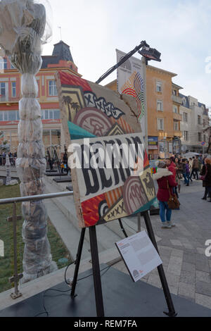 Plovdiv, Bulgaria - Capitale europea della cultura 2019. Arte di strada su un tratto del muro di Berlino, mostra all'aperto Foto Stock