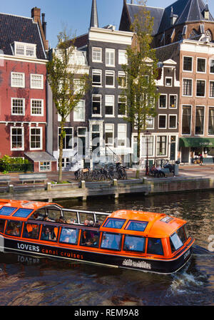 Gli amanti delle crociere sul canale e la tipica architettura Olandese, Prinsengracht Amsterdam, Olanda, Europa Foto Stock