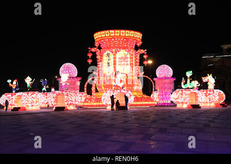 Xi'an, Cina. Xxi gen, 2019. Maiale lanterne a tema può essere visto a Xi'an Expo Garden a Xi'an, Cina nord-occidentale della provincia di Shaanxi, segnando il prossimo nuovo anno lunare. Credito: Sipa Asia/Pacific Press/Alamy Live News Foto Stock