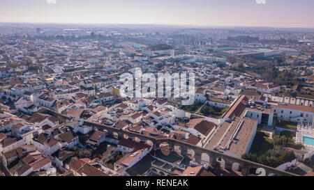Drone vista aerea del paesaggio urbano Evora Alentejo Portogallo Foto Stock