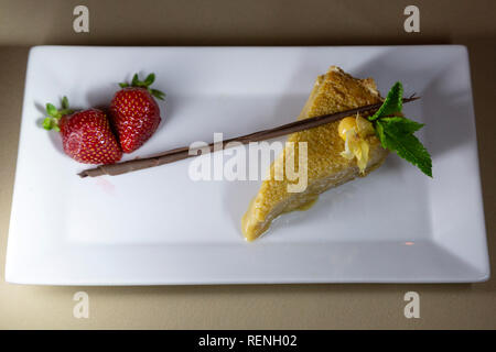 Torta di zucchero servita in Québec, Canada. La colazione è servita con fragola. Foto Stock