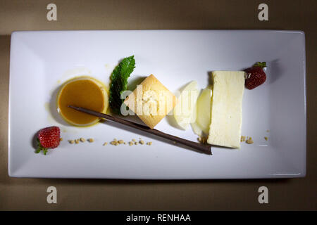 Una selezione di dessert servito in Quebec, Canada. Essi includono zucchero torta. Foto Stock