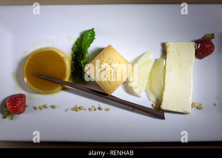 Una selezione di dessert servito in Quebec, Canada. Essi includono zucchero torta. Foto Stock