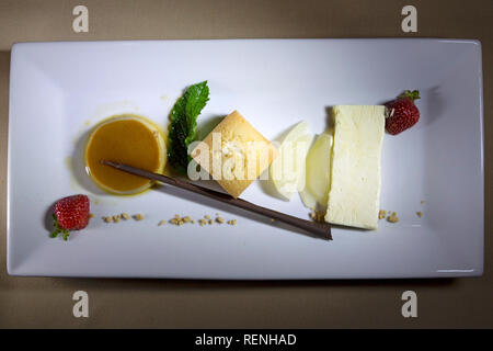 Una selezione di dessert servito in Quebec, Canada. Essi includono zucchero torta. Foto Stock